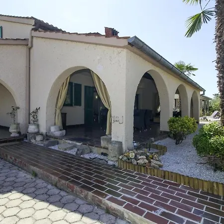 Casa Parenzana In - Haus Fuer 7-9 Personen Holiday home Porec