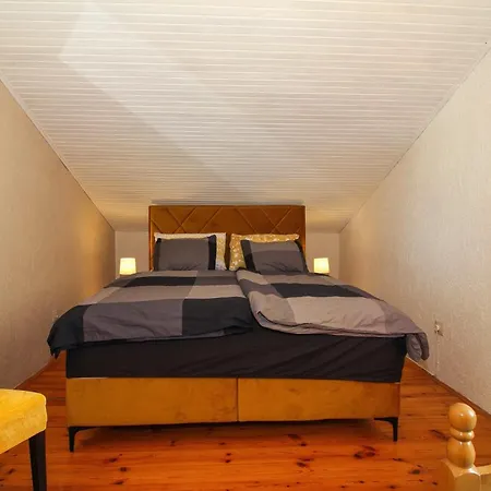 Casa Parenzana In - Haus Fuer 7-9 Personen Poreč